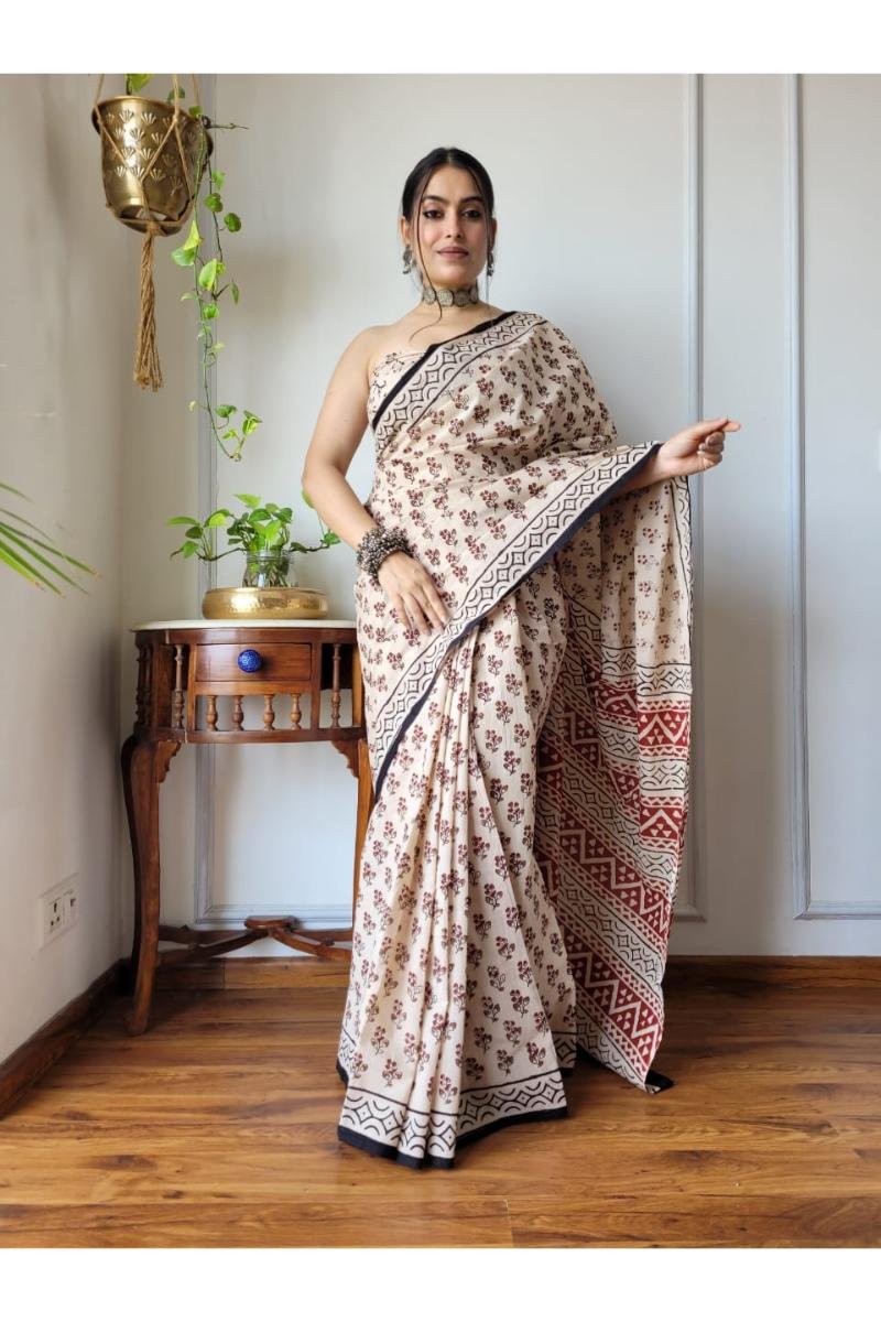 Beige Bagh Print Mul Coton Sarees with Motif Bagh Print