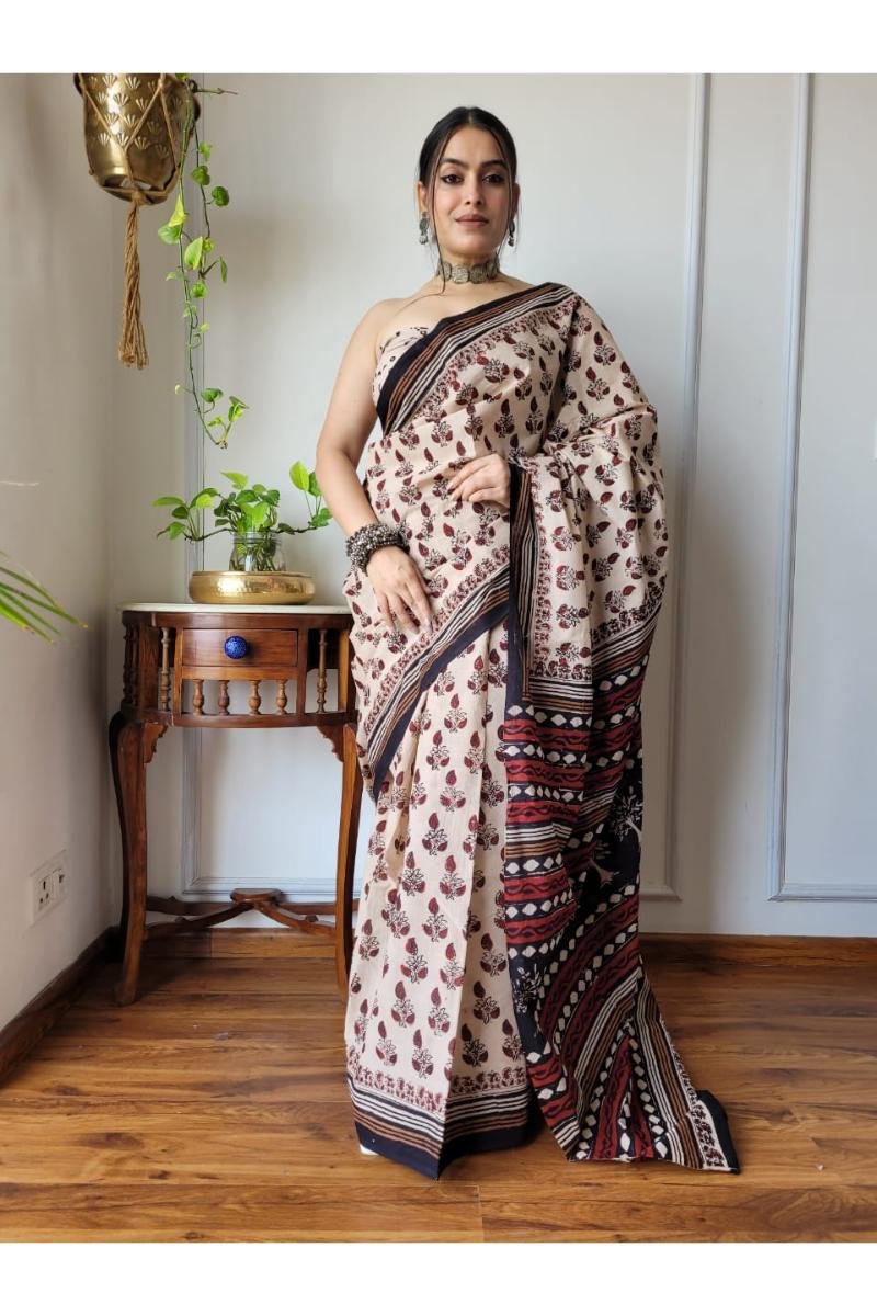 Cream Bagh Print Mulmul Coton Sarees with Floral Bagh Print
